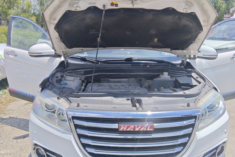 Used Haval H6 2015 Revised Version Sport Edition 1.5T Manual Transmission Two-Wheel Drive Elite Grade Engine Bay Right