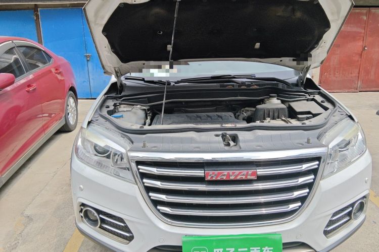Used Haval H6 2015 Revised Version Sport Edition 1.5T Manual Transmission Two-Wheel Drive Elite Grade Engine Bay Right