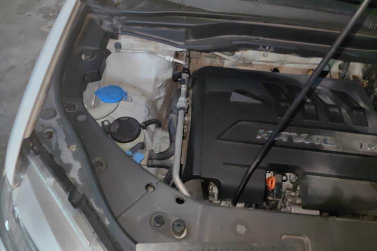 Used Haval H6 2015 Sport Edition 1.5T Automatic Two-Wheel Drive Luxury Model Engine Bay Right