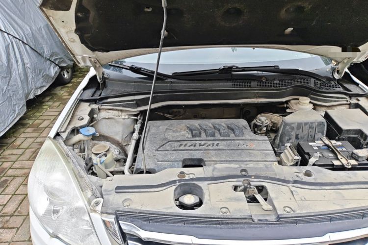 Used Haval H6 2015 Upgraded Model 1.5T Manual Two-Wheel Drive Elite Version Engine Bay Right