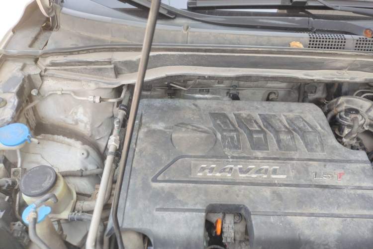 Used Haval H6 2015 Upgraded Model 1.5T Manual Two-Wheel Drive Elite Version Engine Bay Right