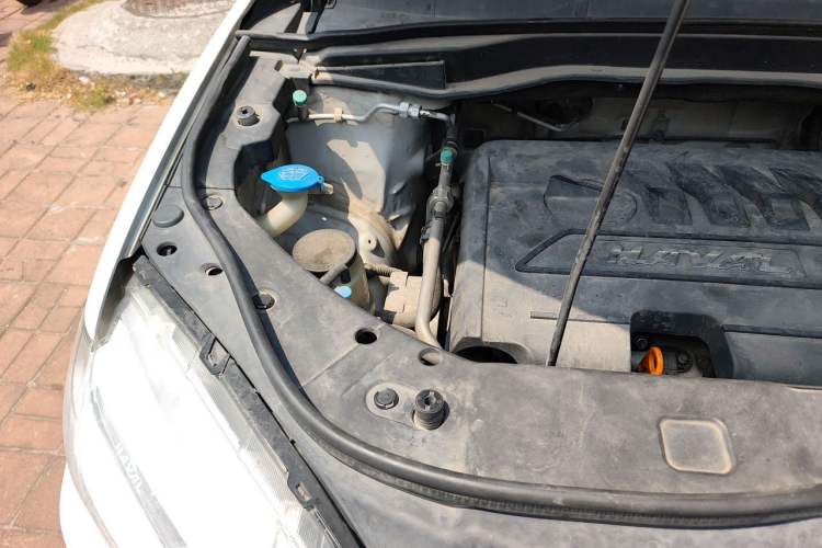 Used Haval H6 2015 Sport Edition 1.5T Automatic Two-Wheel Drive Luxury Model Engine Bay Right