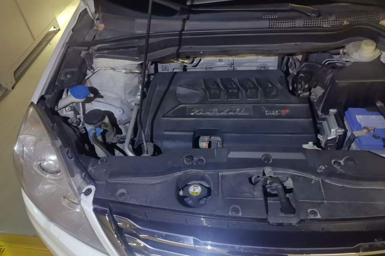 Used Haval H6 2015 Upgraded Model 1.5T Manual Two-Wheel Drive Elite Version Engine Bay Right