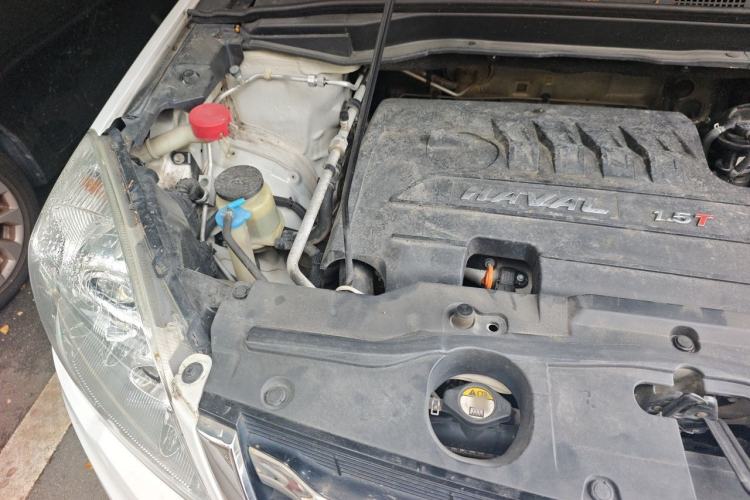 Used Haval H6 2015 Upgraded Model 1.5T Manual Two-Wheel Drive Elite Version Engine Bay Right
