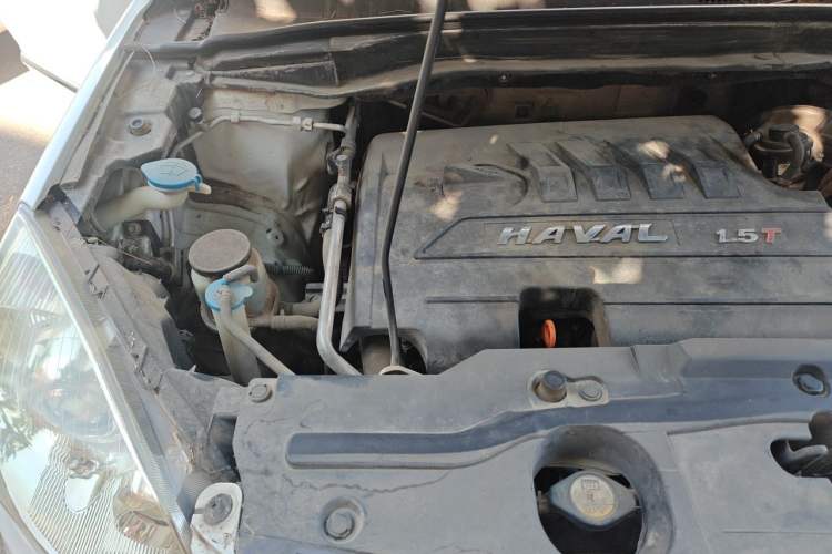 Used Haval H6 2015 Upgraded Model 1.5T Manual Two-Wheel Drive Elite Version Engine Bay Right