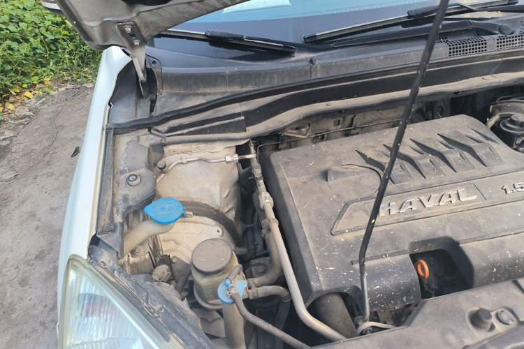 Used Haval H6 2015 Upgraded Model 1.5T Manual Two-Wheel Drive Elite Version Engine Bay Right