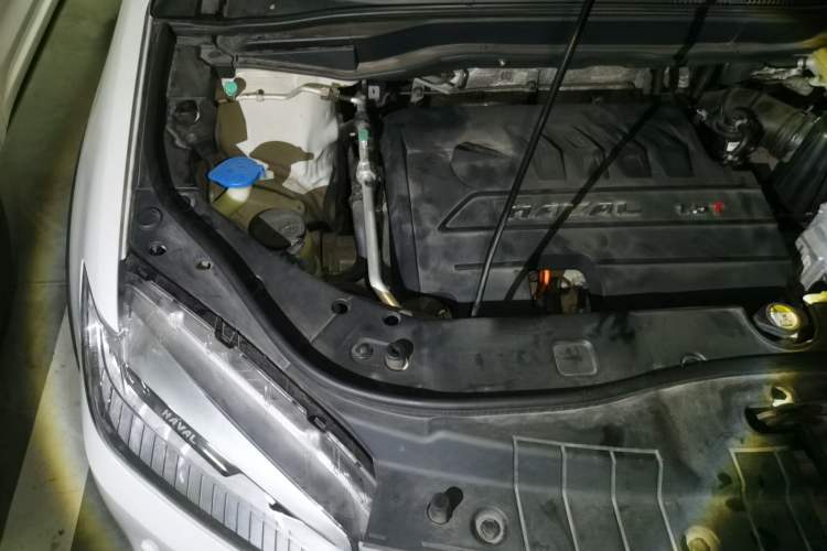 Used Haval H6 2015 Sport Edition 1.5T Automatic Two-Wheel Drive Luxury Model Engine Bay Right