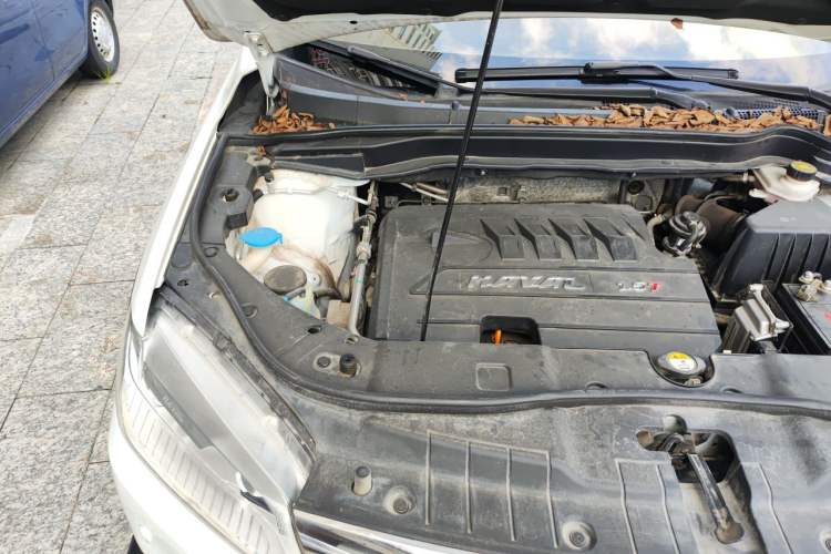 Used Haval H6 2015 Sport Edition 1.5T Automatic Two-Wheel Drive Luxury Model Engine Bay Right