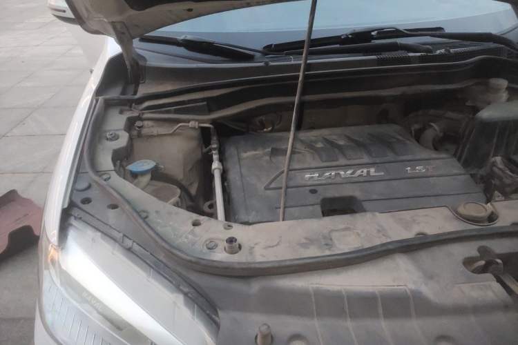Used Haval H6 2015 Revised Version Sport Edition 1.5T Manual Transmission Two-Wheel Drive Elite Grade Engine Bay Right