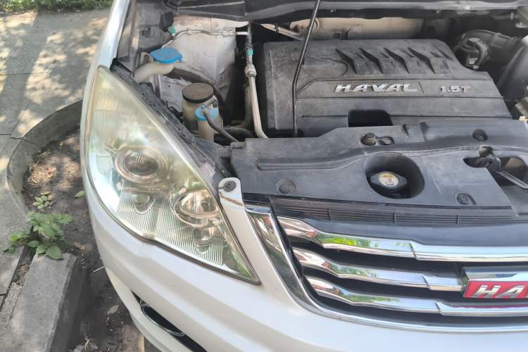 Used Haval H6 2015 Upgraded Model 1.5T Manual Two-Wheel Drive Elite Version Engine Bay Right