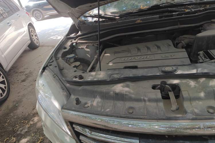 Used Haval H6 2015 Revised Version Sport Edition 1.5T Manual Transmission Two-Wheel Drive Elite Grade Engine Bay Right