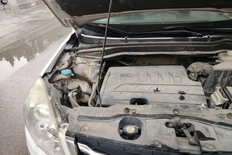 Used Haval H6 2015 Upgraded Model 1.5T Manual Two-Wheel Drive Elite Version Engine Bay Right