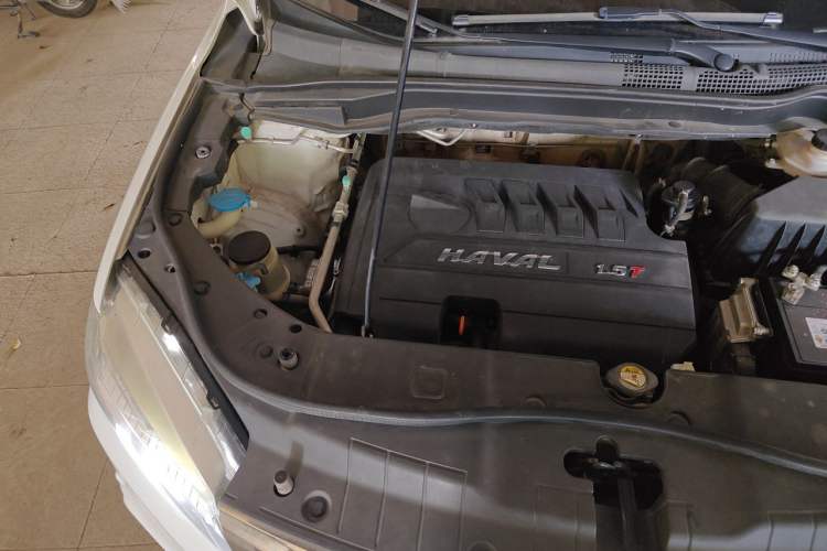 Used Haval H6 2015 Sport Edition 1.5T Automatic Two-Wheel Drive Luxury Model Engine Bay Right