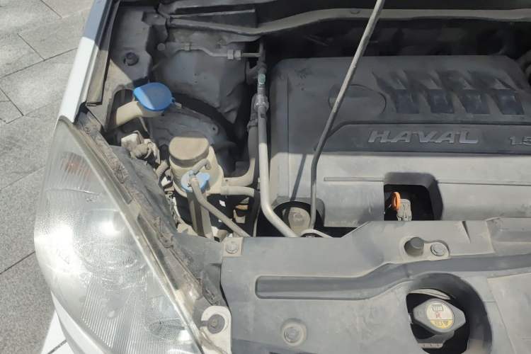 Used Haval H6 2015 Upgraded Model 1.5T Manual Two-Wheel Drive Elite Version Engine Bay Right
