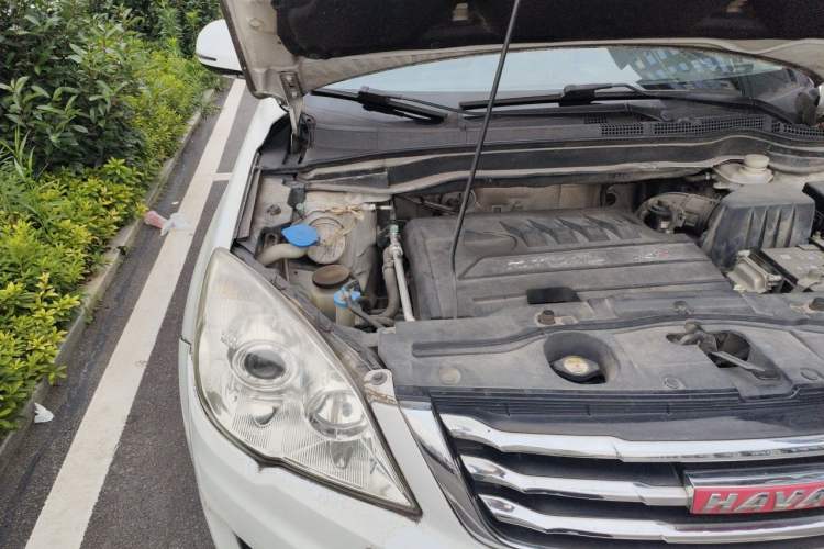 Used Haval H6 2015 Upgraded Model 1.5T Manual Two-Wheel Drive Elite Version Engine Bay Right