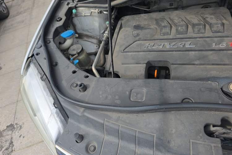 Used Haval H6 2015 Sport Edition 1.5T Automatic Two-Wheel Drive Luxury Model Engine Bay Right