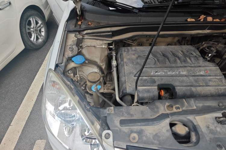 Used Haval H6 2015 Upgraded Model 1.5T Manual Two-Wheel Drive Elite Version Engine Bay Right