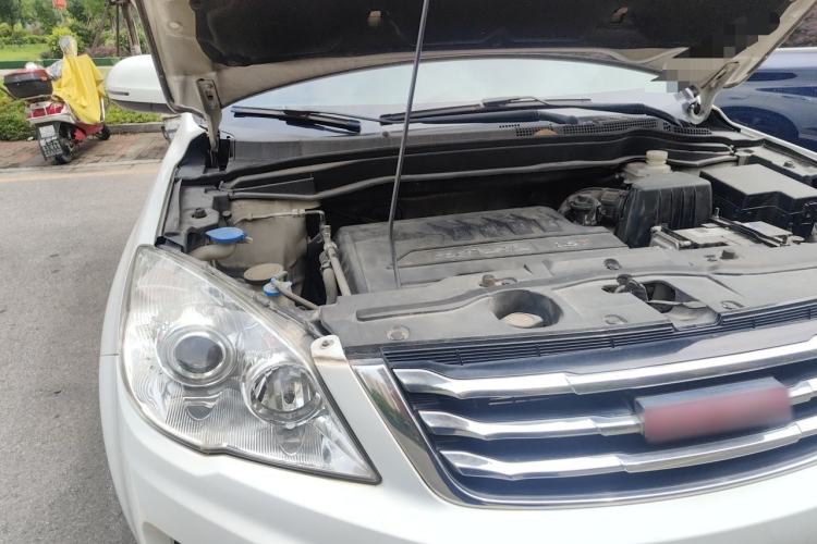 Used Haval H6 2015 Upgraded Model 1.5T Manual Two-Wheel Drive Elite Version Engine Bay Right