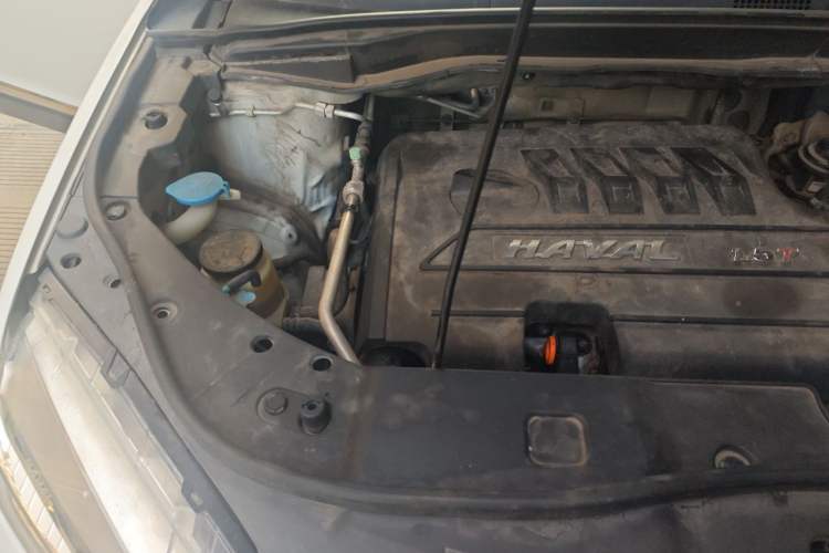 Used Haval H6 2015 Sport Edition 1.5T Automatic Two-Wheel Drive Luxury Model Engine Bay Right