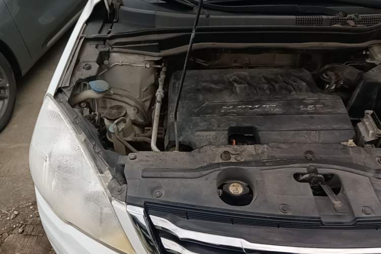 Used Haval H6 2015 Upgraded Model 1.5T Manual Two-Wheel Drive Elite Version Engine Bay Right