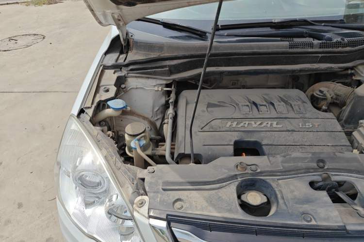 Used Haval H6 2015 Upgraded Model 1.5T Manual Two-Wheel Drive Elite Version Engine Bay Right