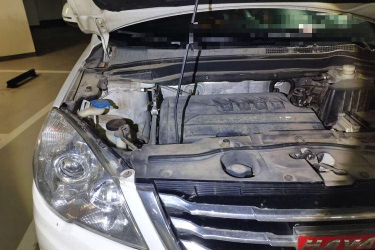 Used Haval H6 2015 Upgraded Model 1.5T Manual Two-Wheel Drive Elite Version Engine Bay Right
