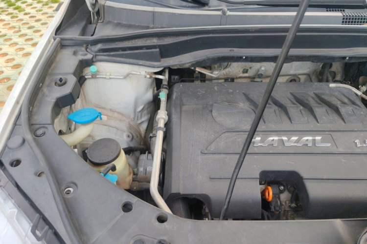 Used Haval H6 2015 Sport Edition 1.5T Automatic Two-Wheel Drive Luxury Model Engine Bay Right