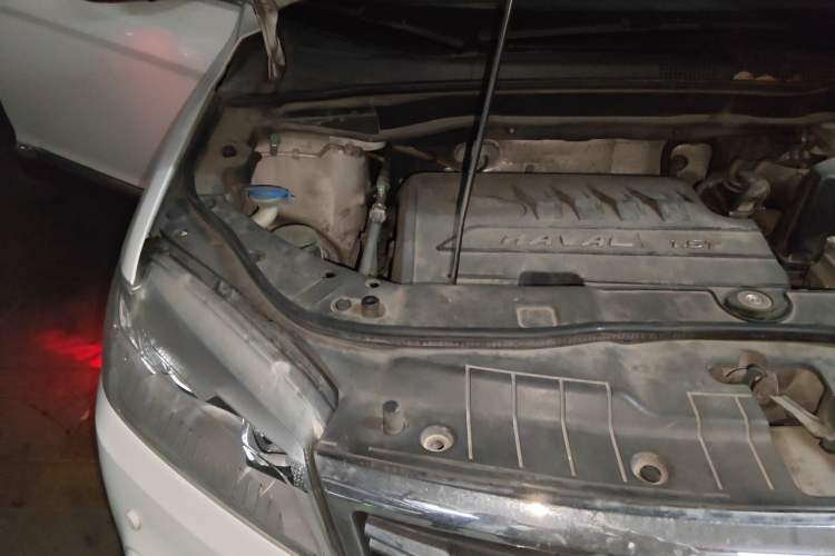 Used Haval H6 2015 Sport Edition 1.5T Automatic Two-Wheel Drive Luxury Model Engine Bay Right