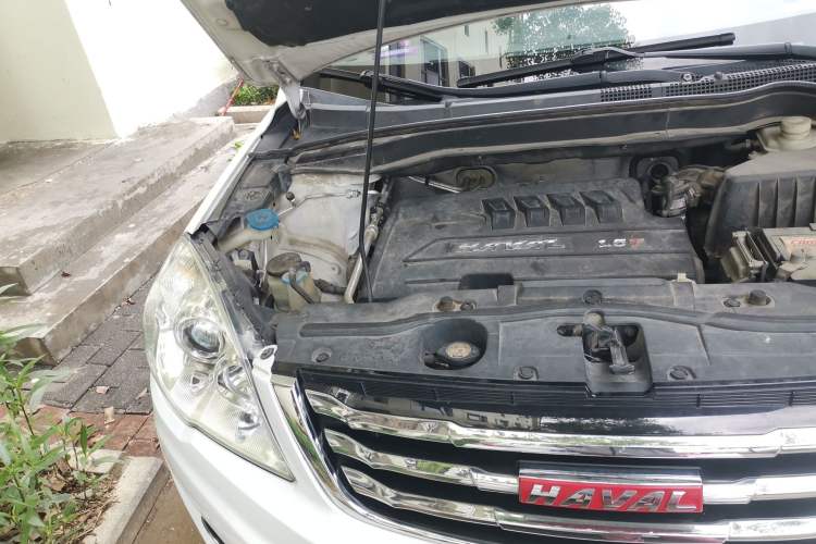 Used Haval H6 2015 Upgraded Model 1.5T Manual Two-Wheel Drive Elite Version Engine Bay Right