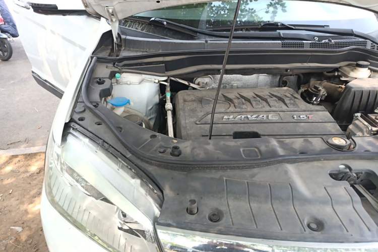 Used Haval H6 2015 Sport Edition 1.5T Automatic Two-Wheel Drive Luxury Model Engine Bay Right