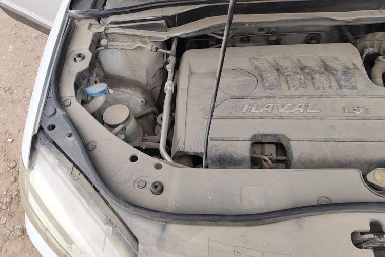 Used Haval H6 2015 Revised Version Sport Edition 1.5T Manual Transmission Two-Wheel Drive Elite Grade Engine Bay Right