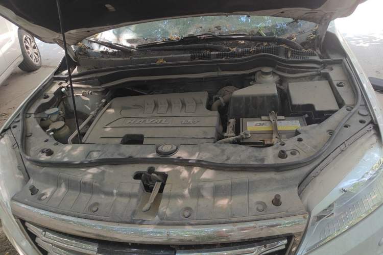 Used Haval H6 2015 Revised Version Sport Edition 1.5T Manual Transmission Two-Wheel Drive Elite Grade Engine Bay