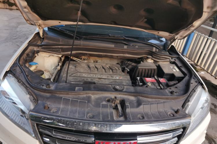 Used Haval H6 2015 Revised Version Sport Edition 1.5T Manual Transmission Two-Wheel Drive Elite Grade Engine Bay
