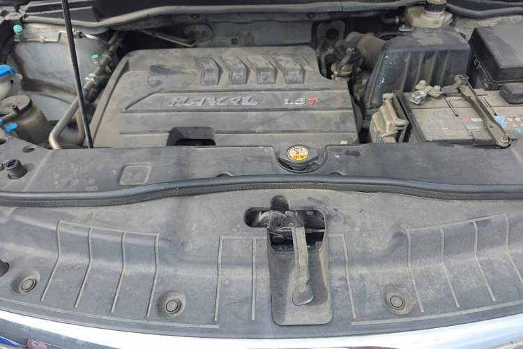 Used Haval H6 2015 Sport Edition 1.5T Automatic Two-Wheel Drive Luxury Model Engine Bay