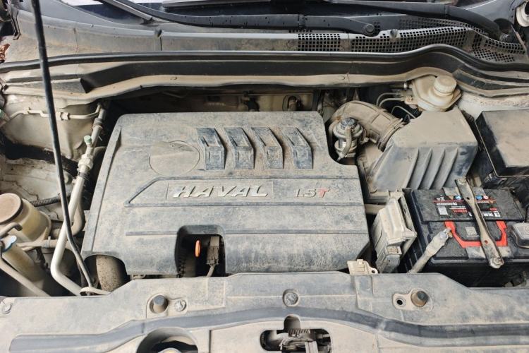 Used Haval H6 2015 Upgraded Model 1.5T Manual Two-Wheel Drive Elite Version Engine Bay