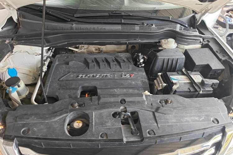 Used Haval H6 2015 Upgraded Model 1.5T Manual Two-Wheel Drive Elite Version Engine Bay