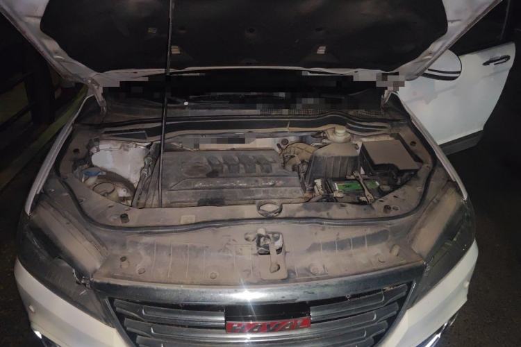 Used Haval H6 2015 Revised Version Sport Edition 1.5T Manual Transmission Two-Wheel Drive Elite Grade Engine Bay
