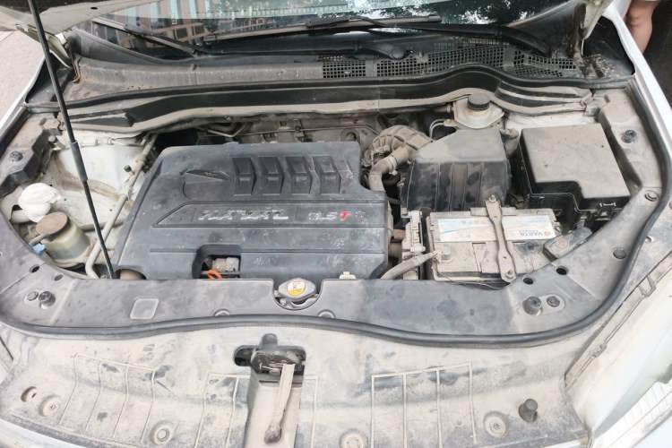 Used Haval H6 2015 Revised Version Sport Edition 1.5T Manual Transmission Two-Wheel Drive Elite Grade Engine Bay
