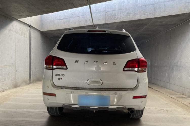 Used Haval H6 2015 Upgraded Model 1.5T Manual Two-Wheel Drive Elite Version Exterior 2