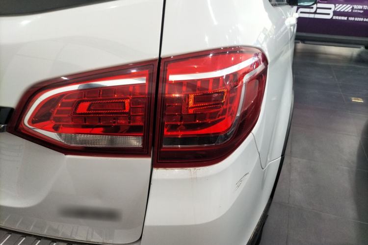 Used Haval H6 2015 Sport Edition 1.5T Automatic Two-Wheel Drive Luxury Model Exterior 3