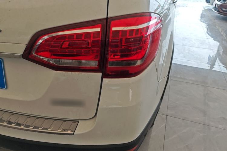 Used Haval H6 2015 Revised Version Sport Edition 1.5T Manual Transmission Two-Wheel Drive Elite Grade Exterior 3