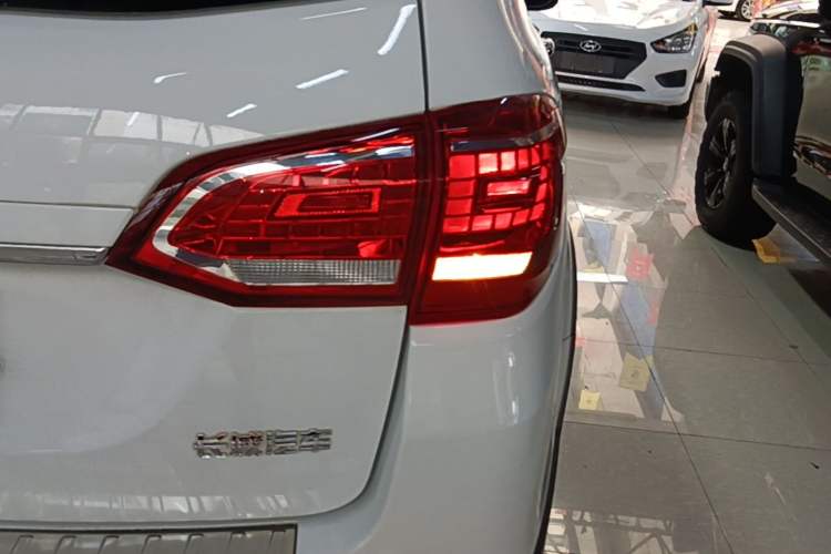 Used Haval H6 2015 Sport Edition 1.5T Automatic Two-Wheel Drive Luxury Model Exterior 3
