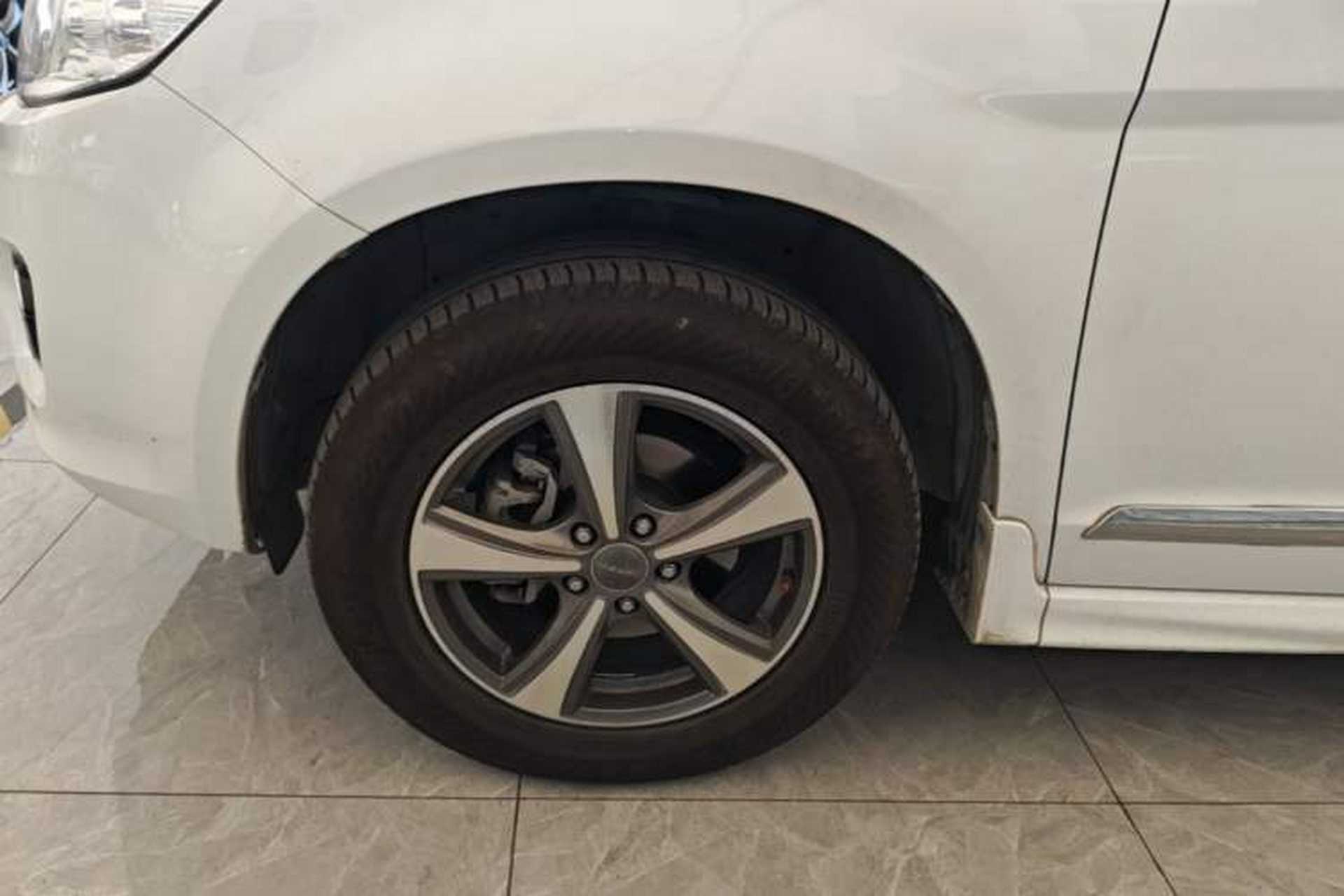 Used Haval H6 2015 Upgraded Model 1.5T Manual Two-Wheel Drive Elite Version Exterior 4