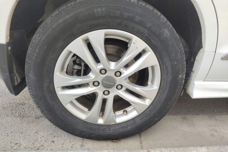 Used Haval H6 2015 Upgraded Model 1.5T Manual Two-Wheel Drive Elite Version Exterior 5