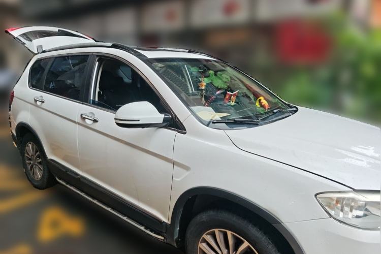 Used Haval H6 2015 Sport Edition 1.5T Automatic Two-Wheel Drive Luxury Model Front Right 45 Deg