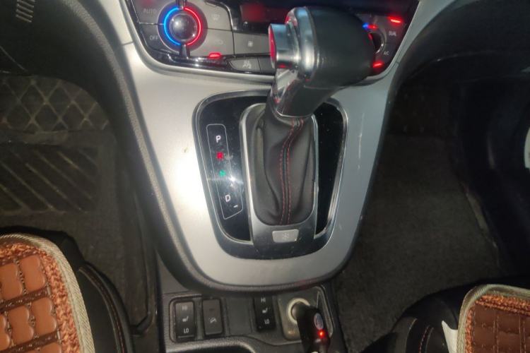 Used Haval H6 2015 Sport Edition 1.5T Automatic Two-Wheel Drive Luxury Model Gear Lever