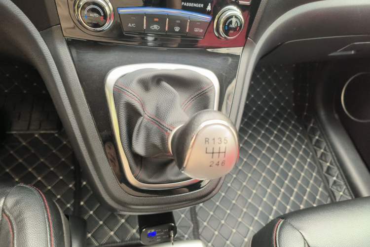 Used Haval H6 2015 Upgraded Model 1.5T Manual 4x4 Elite Version Gear Lever