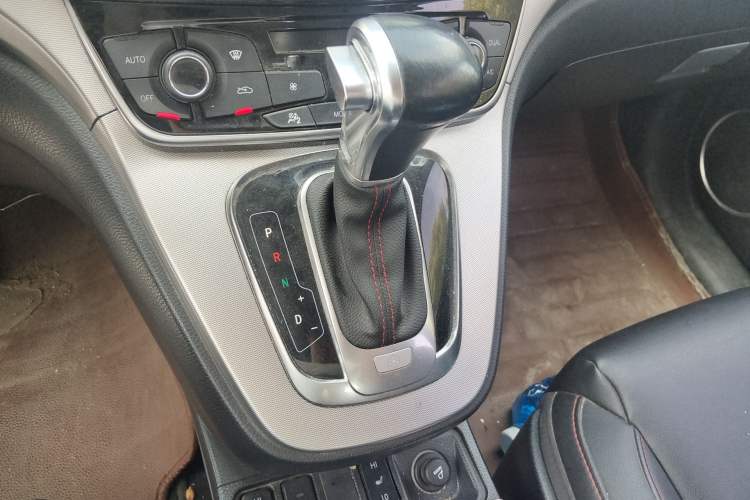 Used Haval H6 2015 Sport Edition 1.5T Automatic Two-Wheel Drive Luxury Model Gear Lever