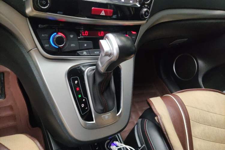 Used Haval H6 2015 Sport Edition 1.5T Automatic Two-Wheel Drive Luxury Model Gear Lever