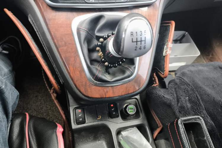 Used Haval H6 2015 Sport Edition 1.5T Manual Two-Wheel Drive Elite Model Gear Lever